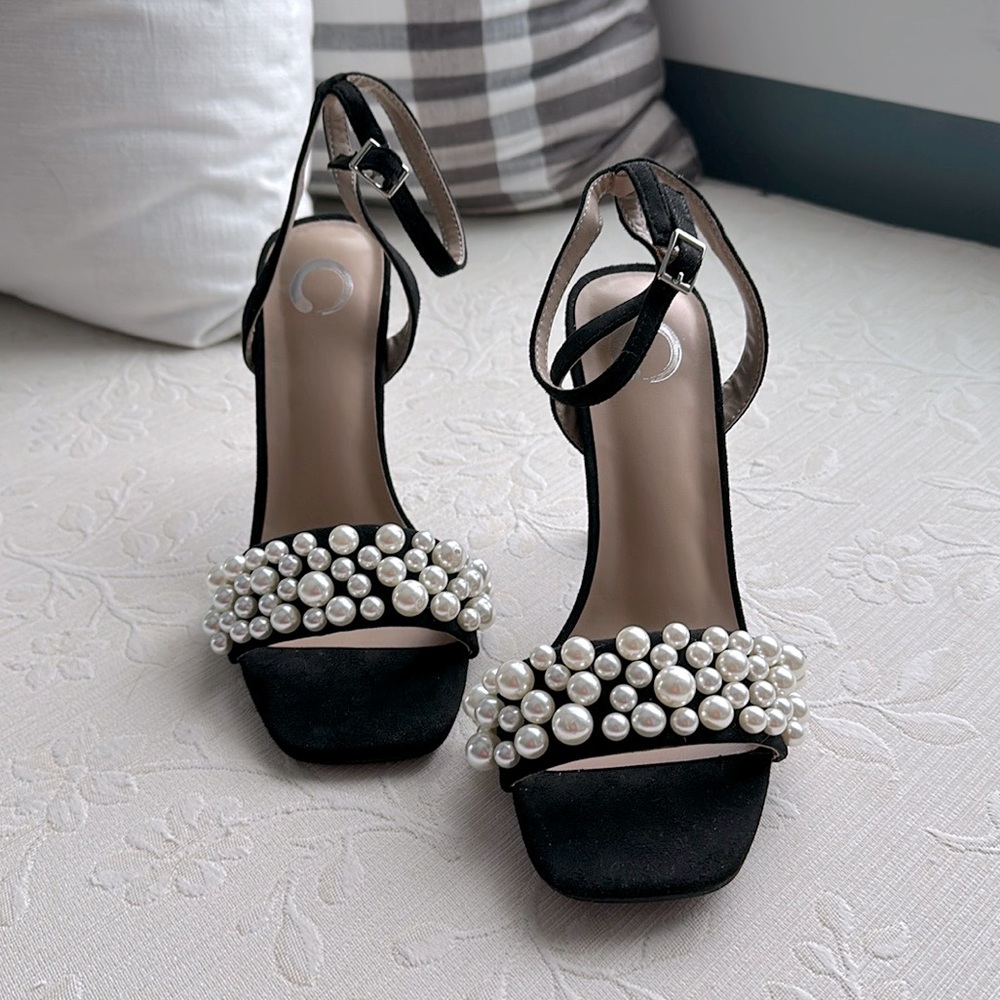 Journee Collection Black Romey Heels